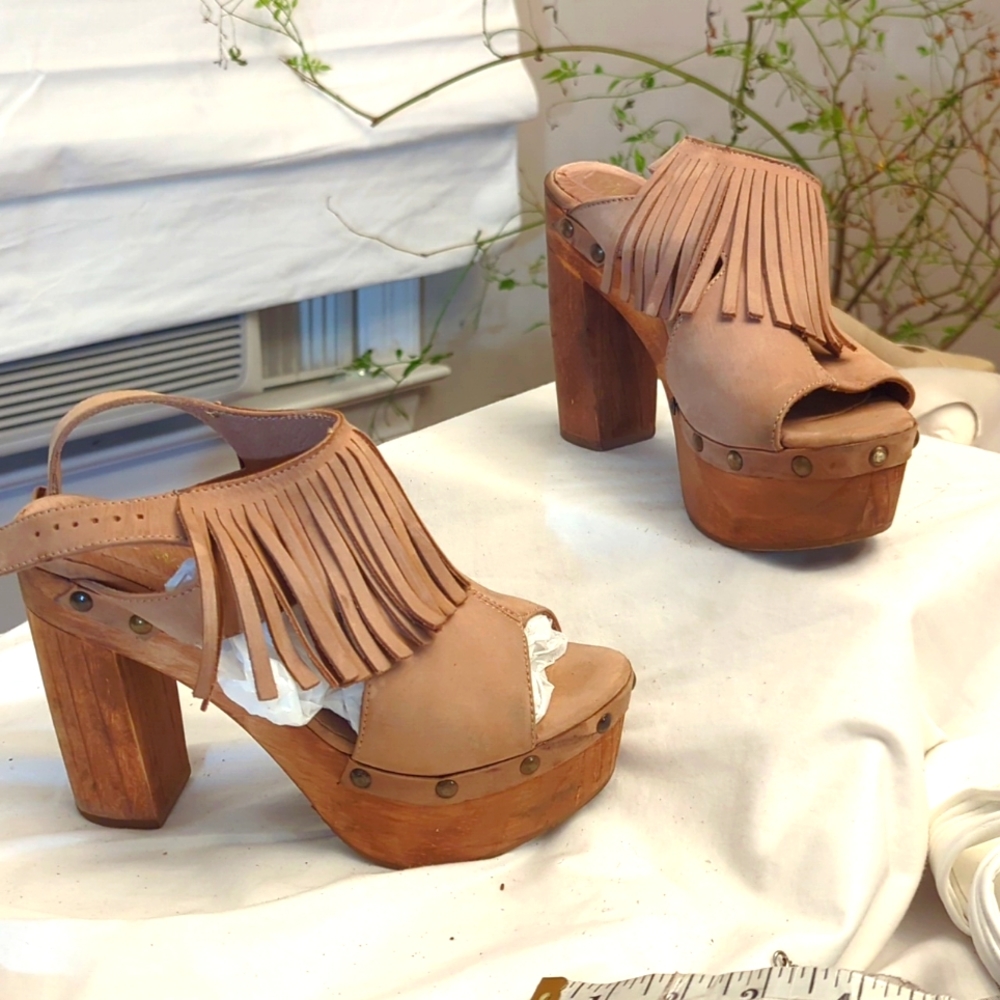 Five Worlds Wooden heel Sandal